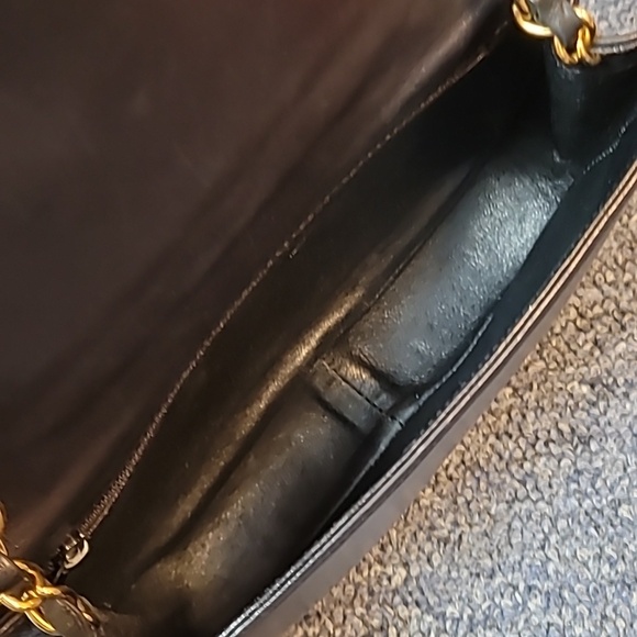 Chanel Vintage  Black Shoulder Bag with Gold Chain - Picture 4 of 12